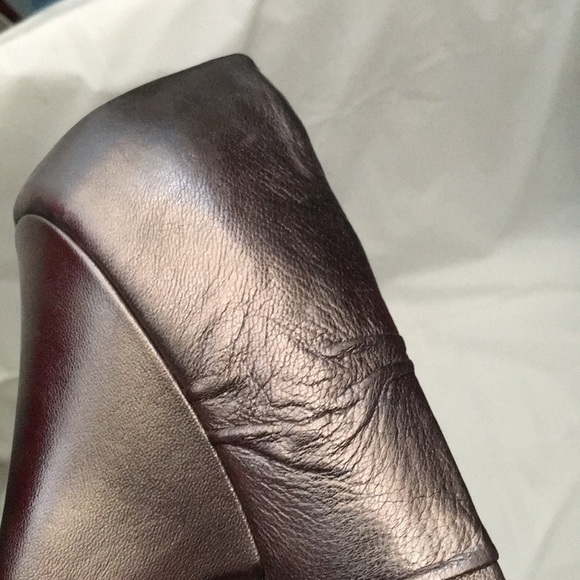 Ladies’ Vince Camuto Peep-toe Steel VC-ARA Pumps (9-1/2B) - Picture 12 of 15